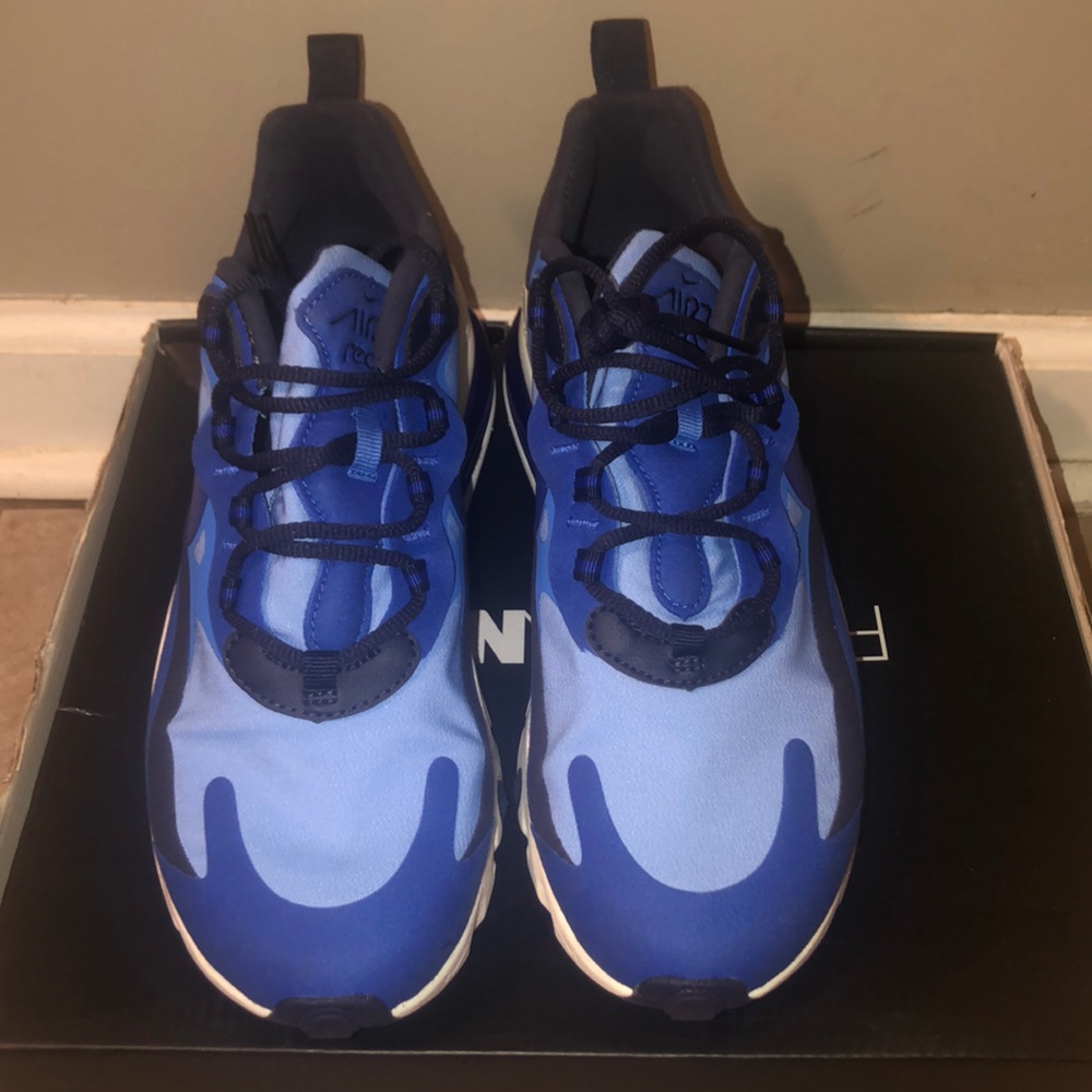 Nike react Never worn size 7.5 in boys 8 in women.